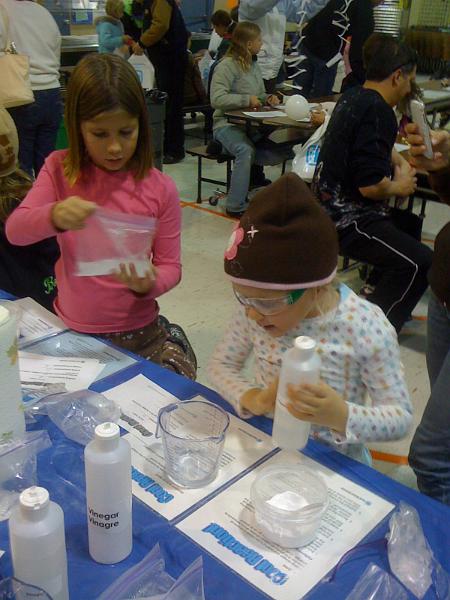 img_0478.jpg - Fun With Science night